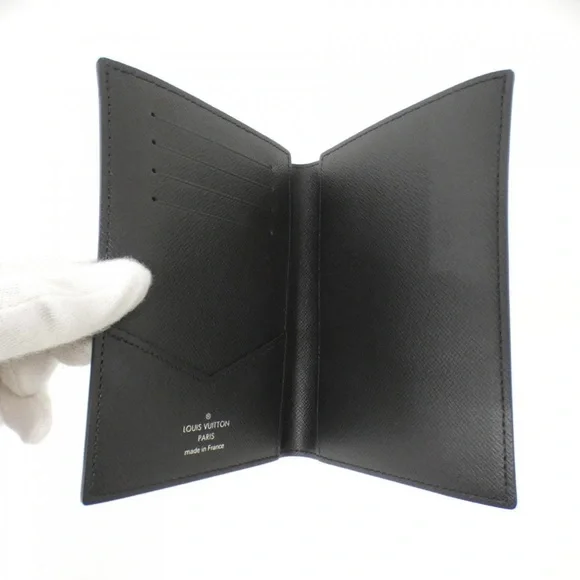 Morris❤️ Louis Vuitton Eclipse Monogram Passport Holder - Picture 3 of 4